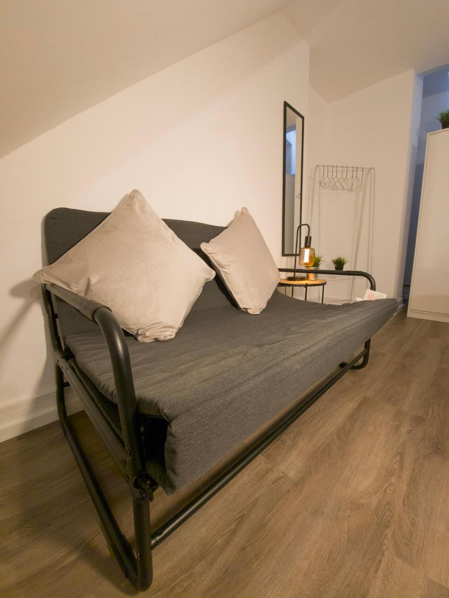 Plenty Of Parking Available; 3 Bedroom Apartment By Property Promise 카디프 외부 사진