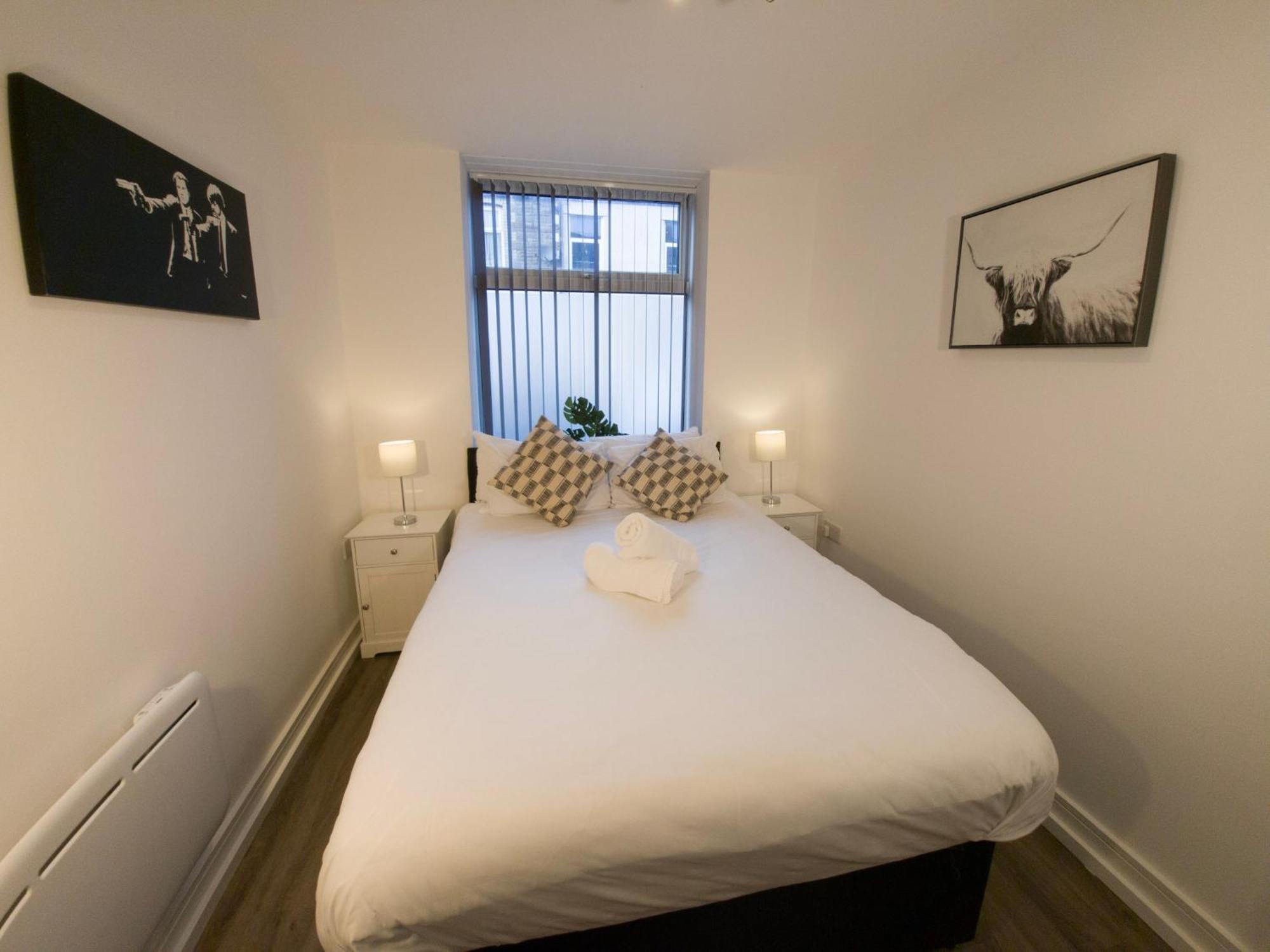 Plenty Of Parking Available; 3 Bedroom Apartment By Property Promise 카디프 외부 사진