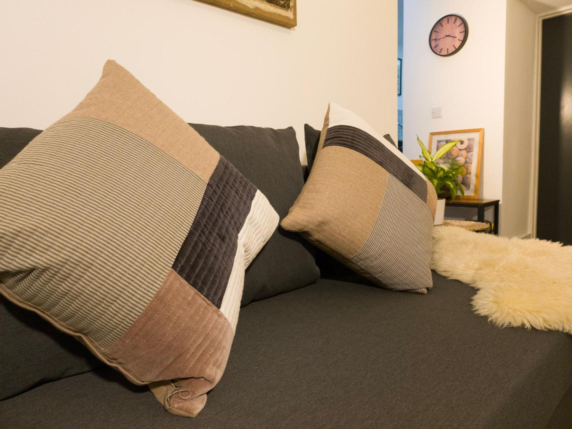 Plenty Of Parking Available; 3 Bedroom Apartment By Property Promise 카디프 외부 사진