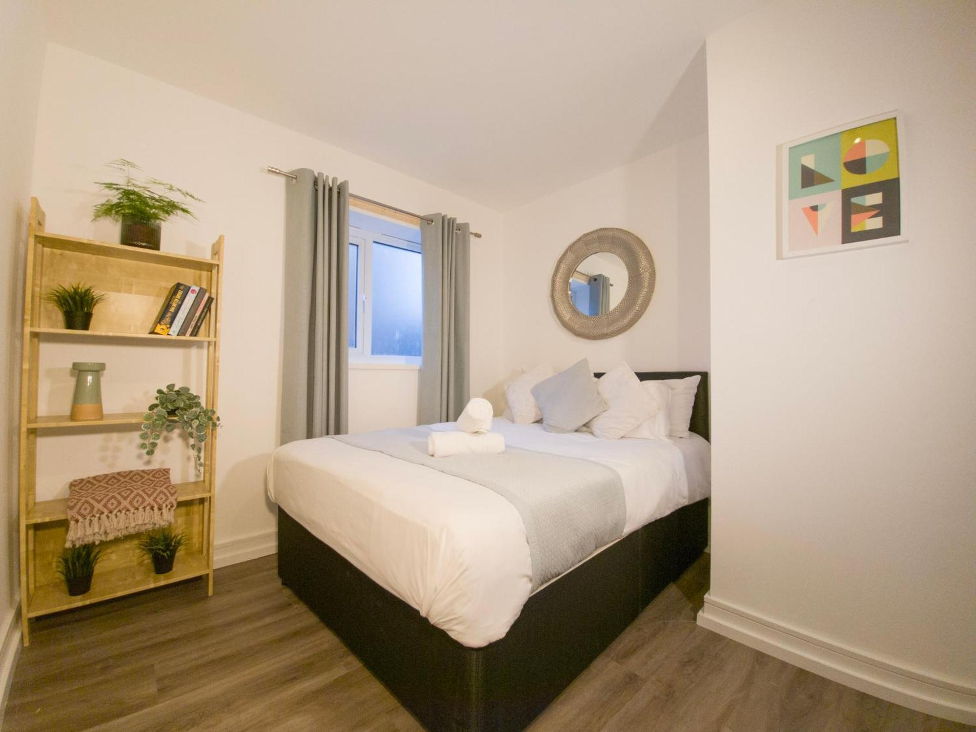 Plenty Of Parking Available; 3 Bedroom Apartment By Property Promise 카디프 외부 사진