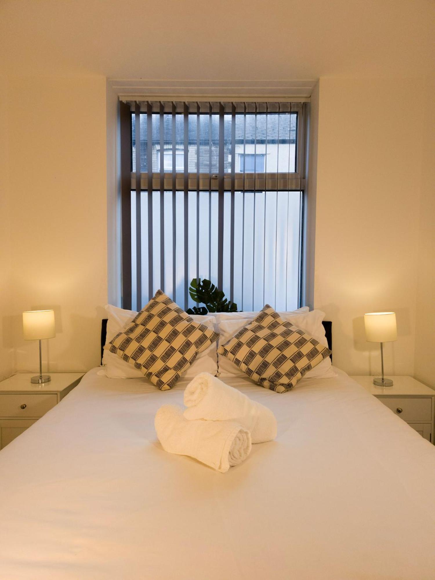 Plenty Of Parking Available; 3 Bedroom Apartment By Property Promise 카디프 외부 사진