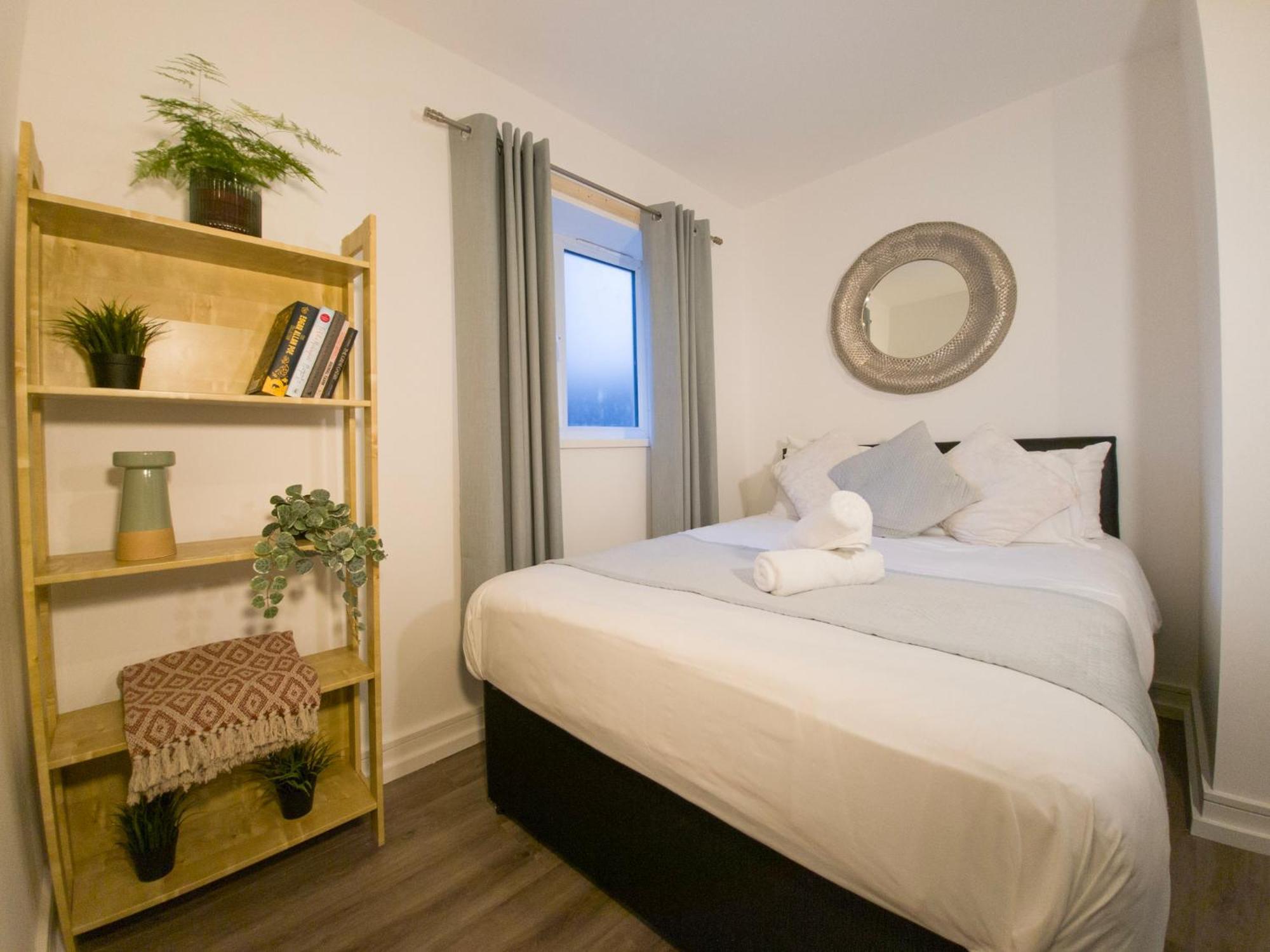 Plenty Of Parking Available; 3 Bedroom Apartment By Property Promise 카디프 외부 사진