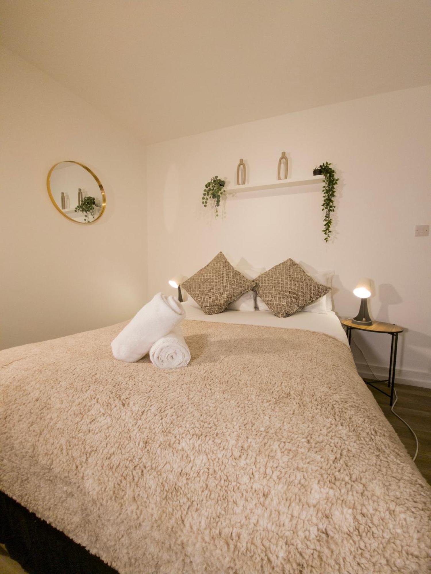 Plenty Of Parking Available; 3 Bedroom Apartment By Property Promise 카디프 외부 사진