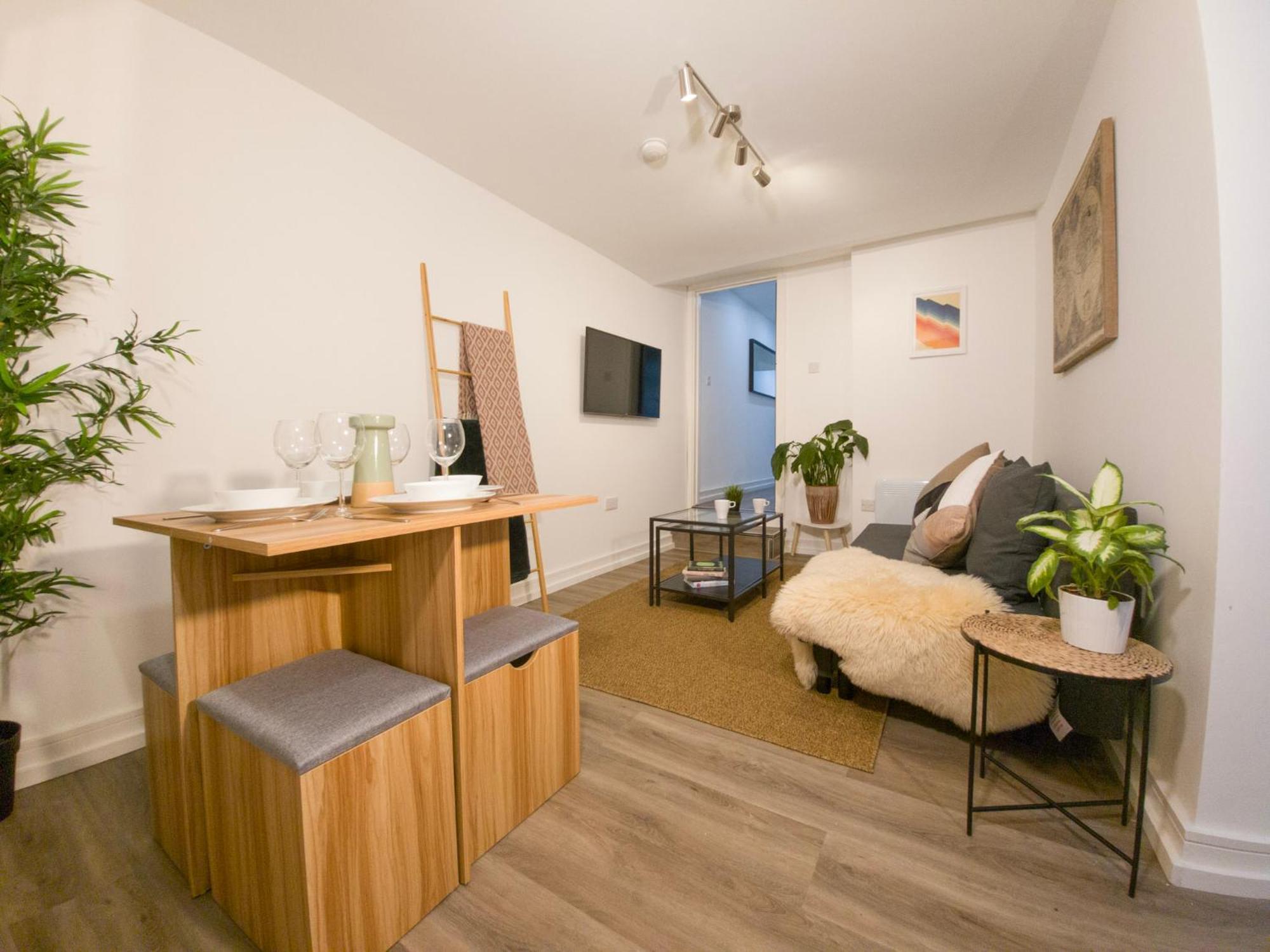 Plenty Of Parking Available; 3 Bedroom Apartment By Property Promise 카디프 외부 사진