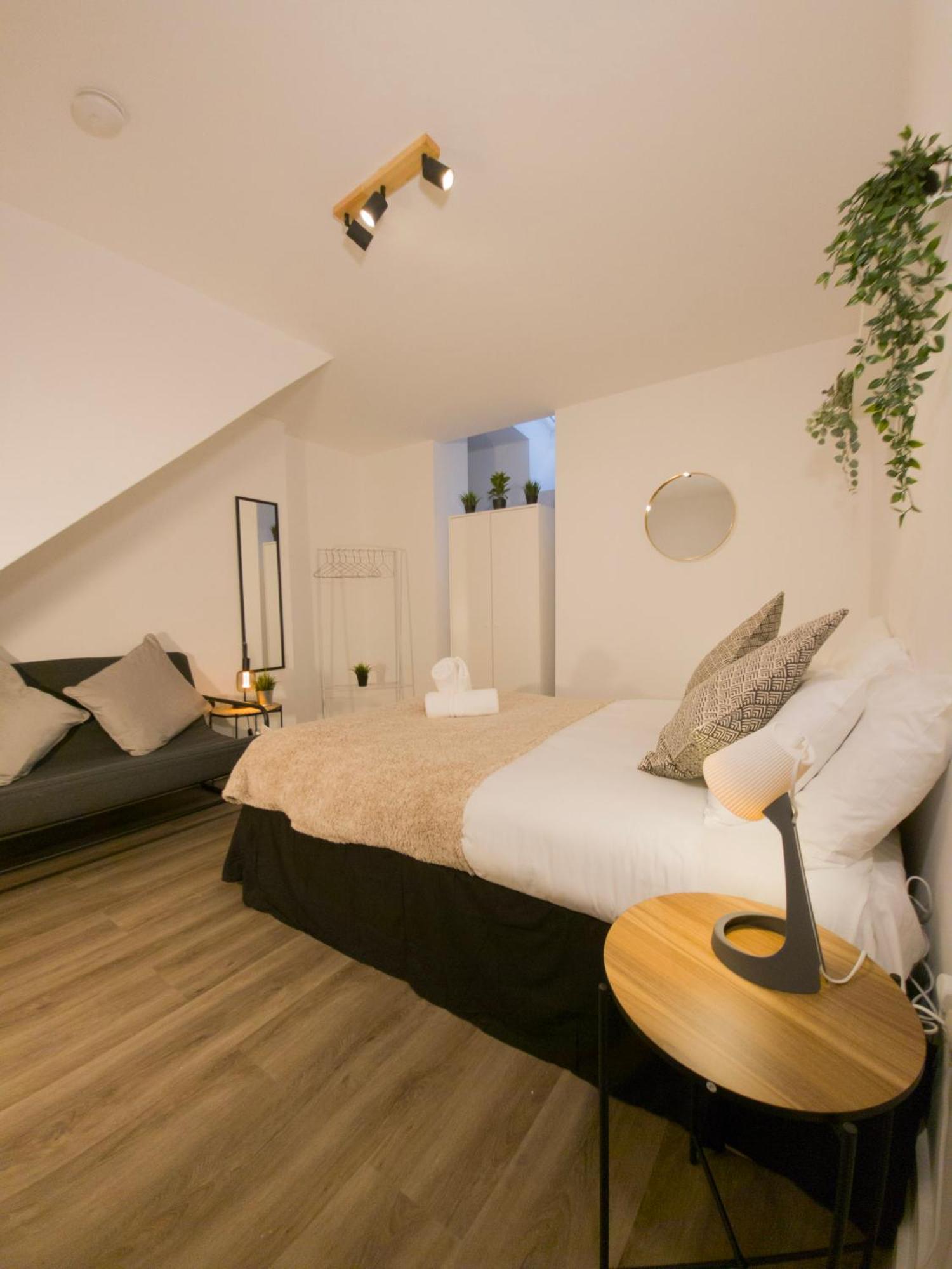 Plenty Of Parking Available; 3 Bedroom Apartment By Property Promise 카디프 외부 사진