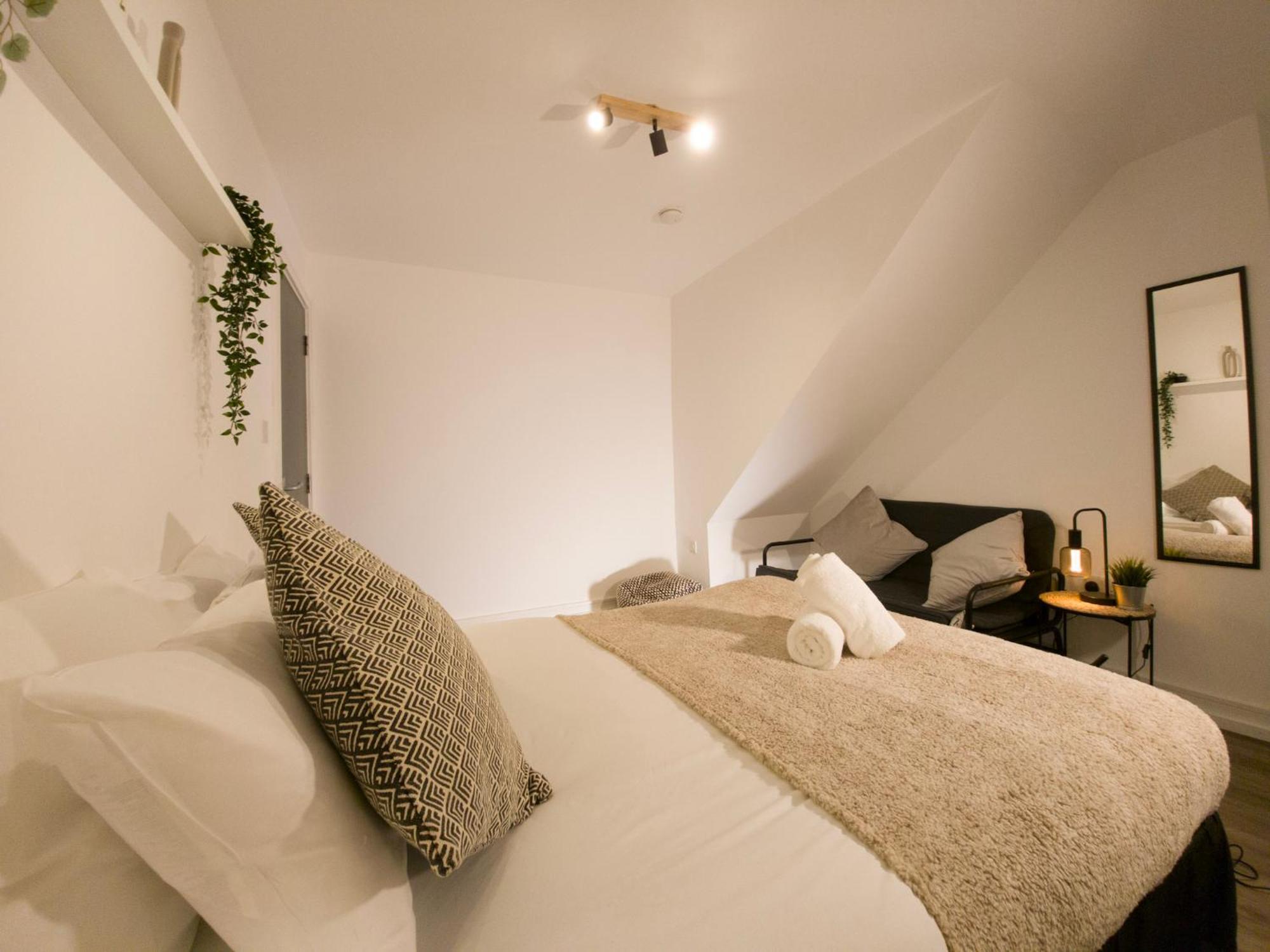 Plenty Of Parking Available; 3 Bedroom Apartment By Property Promise 카디프 외부 사진
