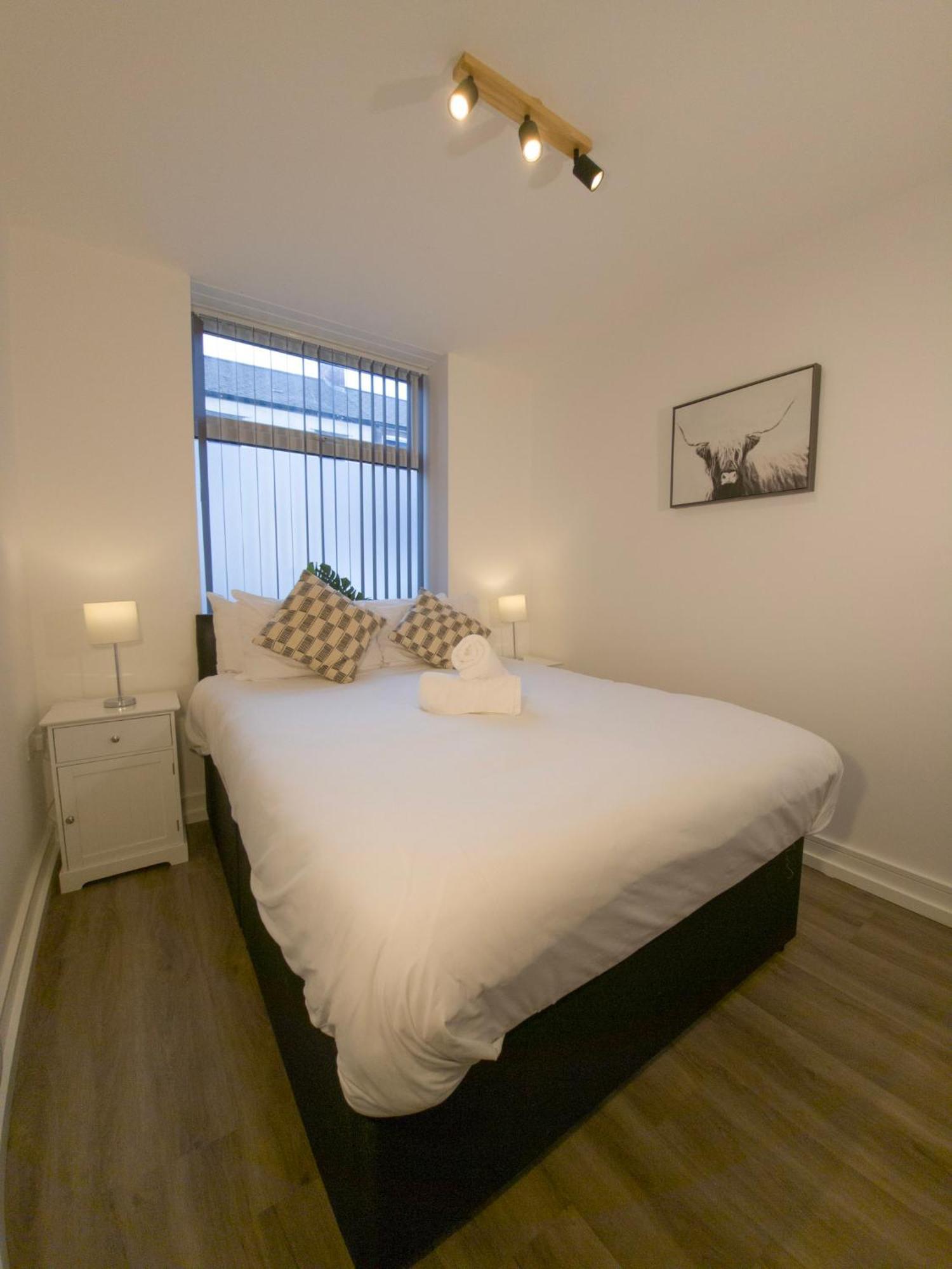Plenty Of Parking Available; 3 Bedroom Apartment By Property Promise 카디프 외부 사진