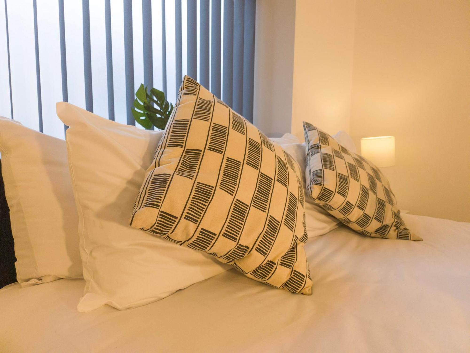 Plenty Of Parking Available; 3 Bedroom Apartment By Property Promise 카디프 외부 사진