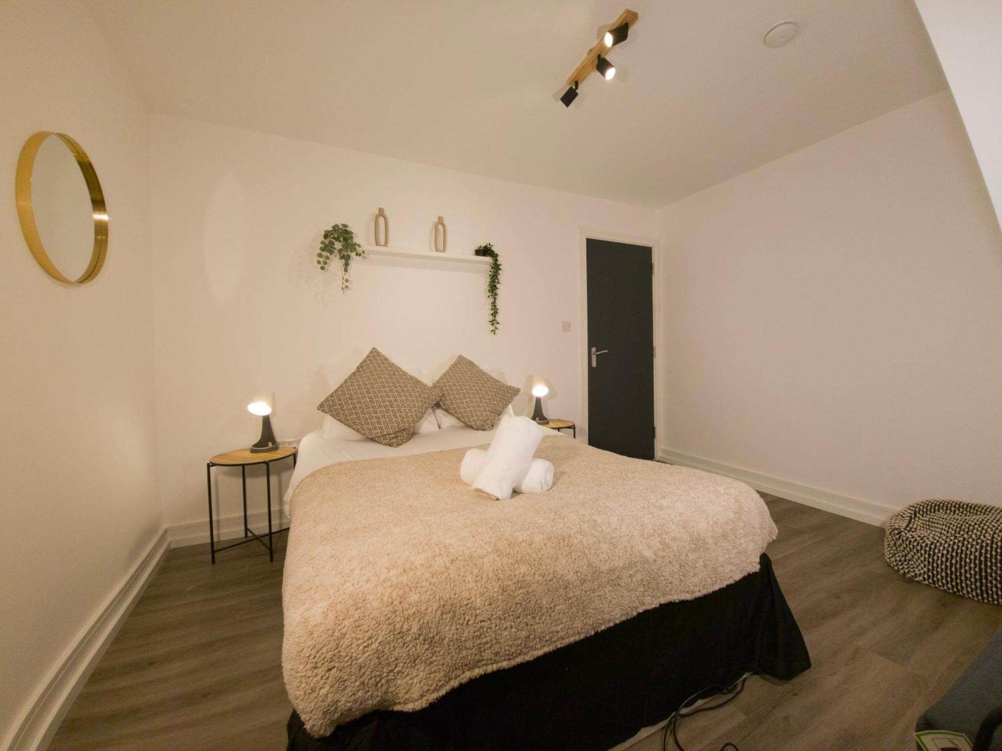 Plenty Of Parking Available; 3 Bedroom Apartment By Property Promise 카디프 외부 사진