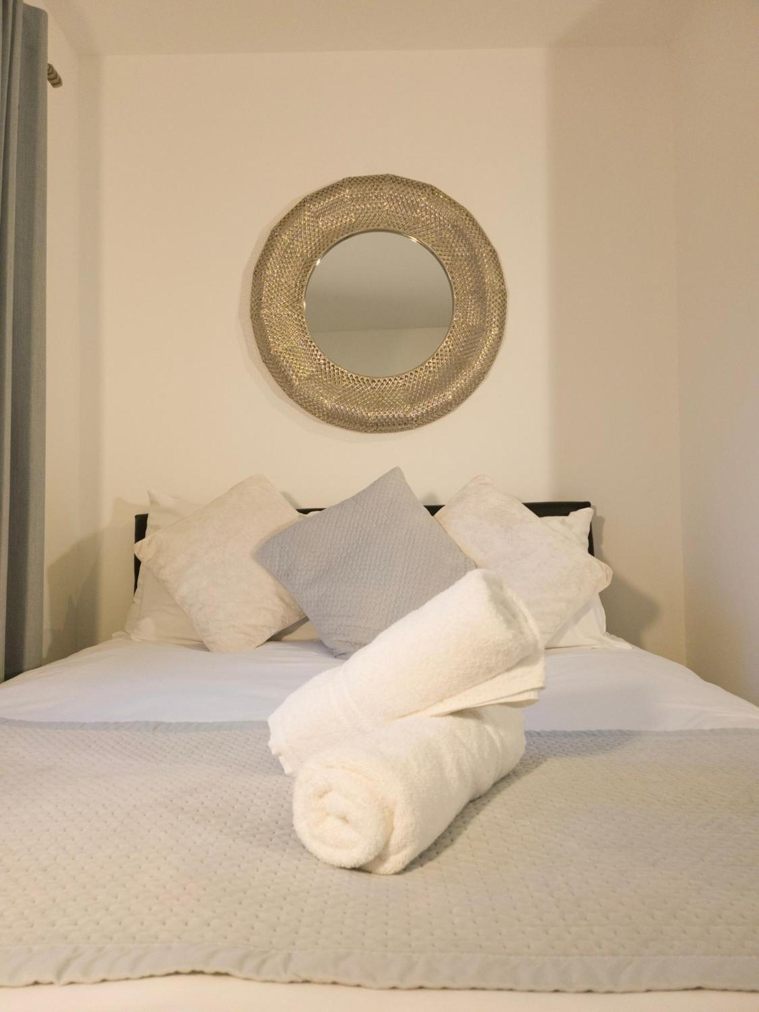 Plenty Of Parking Available; 3 Bedroom Apartment By Property Promise 카디프 외부 사진