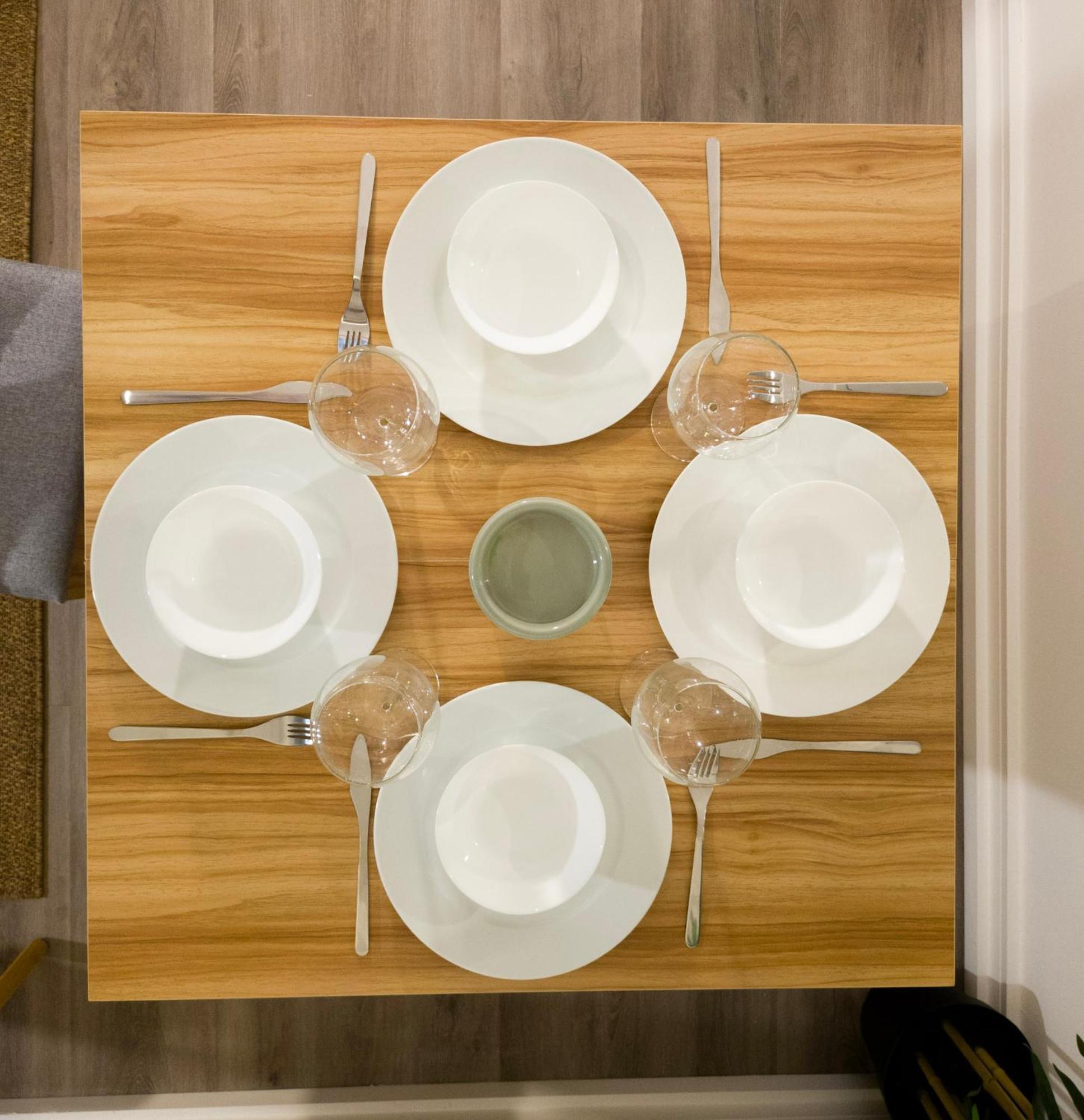Plenty Of Parking Available; 3 Bedroom Apartment By Property Promise 카디프 외부 사진